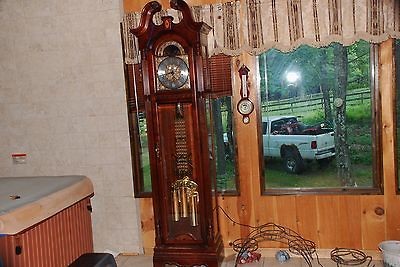 HOWARD MILLER ORNATE GRANDFATHER CLOCK MODEL 610 987