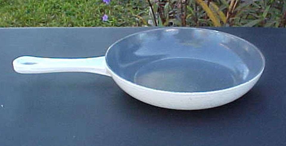 Le Creuset Cast Iron 8 Skillet Fry Saute Pan White Enamelware Grey 