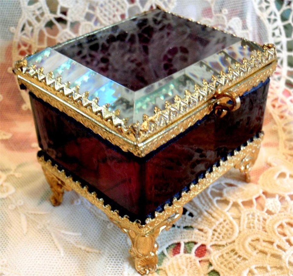 FRENCH ORMOLU MOUNTS HEAVY BEVELED HINGED AMETHYST RING, TRINKET BOX 