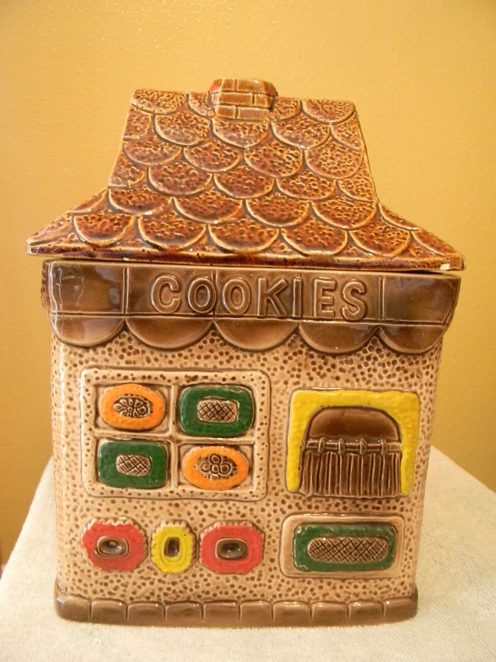 gingerbread house cookie