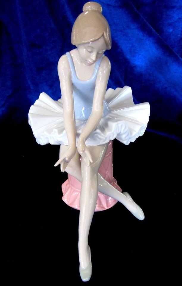   #1179 SITTING BALLET DANCER BNIB GIRL BALLERINA NICE 