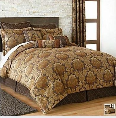 Chris Madden Wexford Quees size 7 PC Comforter set .New.