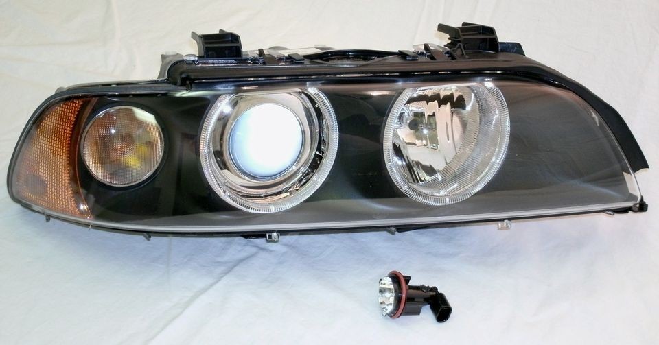 New BMW E39 HALOGEN HEADLAMP, RIGHT 525i 528 530 540 M5   oem HELLA 