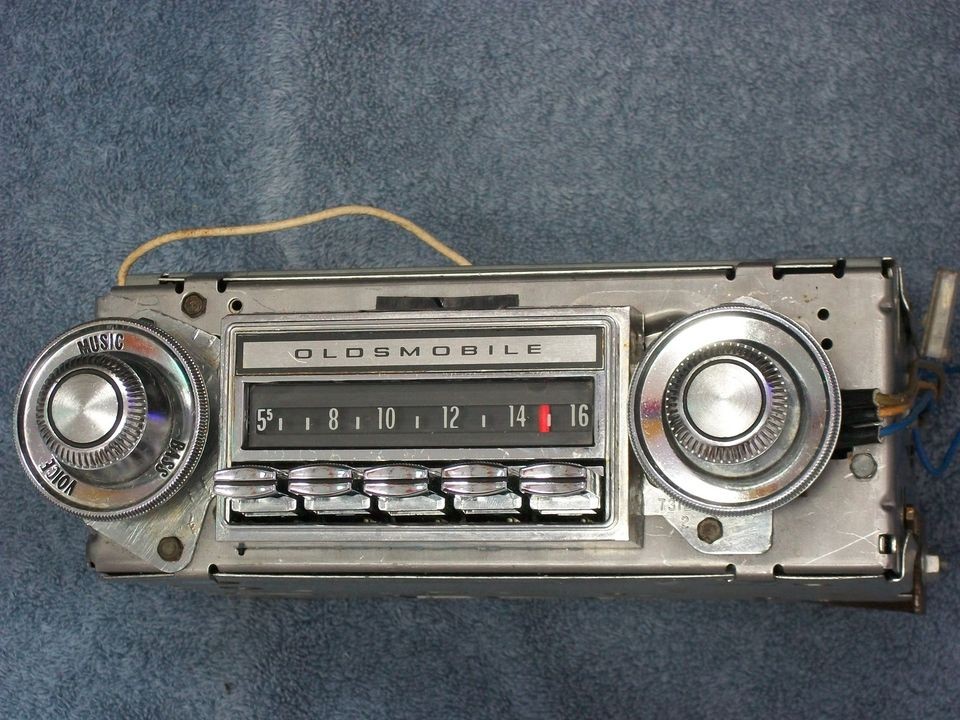 1970 70 71 72 Oldsmobile Cutlass / 442 / Vista Cruiser AM Radio