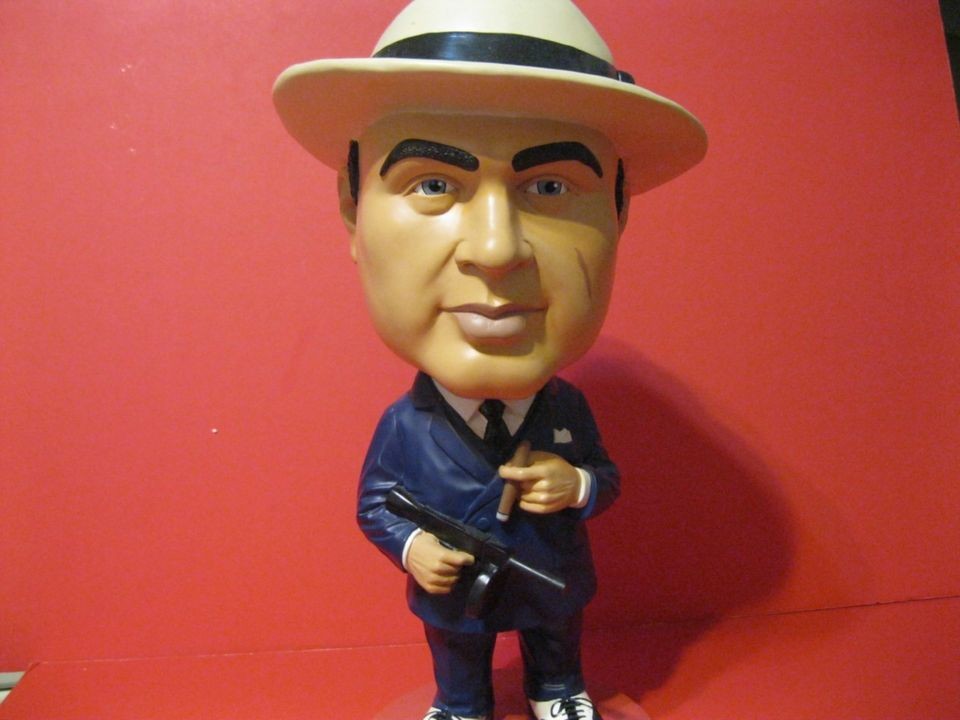 al capone esco statue 1 gangster al scarface capone returns