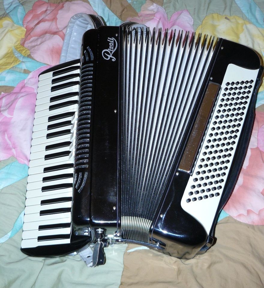   Sonola Rivoli Full Size 120 Bass Accordion Accordian 4/5