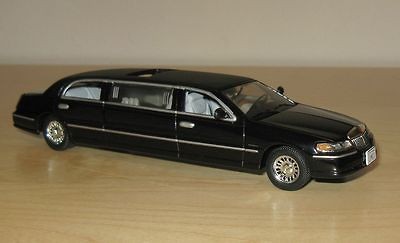   Sunstar 2000 Lincoln Towncar Stretch Limousine diecast model car limo