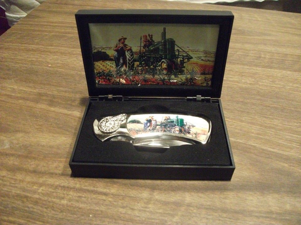 JOHN DEERE COLLECTOR KNIFE WITH COLLECTOR BOX NEW IN BOX