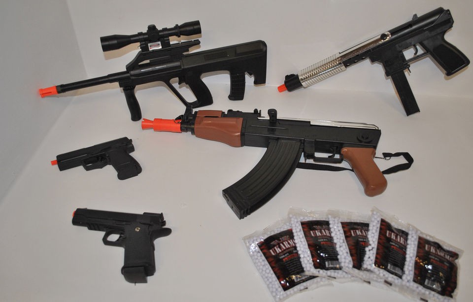 Airsoft Guns and 5000 BBs   AK 47   UZI   METAL PISTOL   COLT 