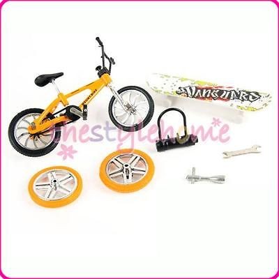   Finger Bicycle and Finger Skateboard Fingerboard Set Toy Random Color