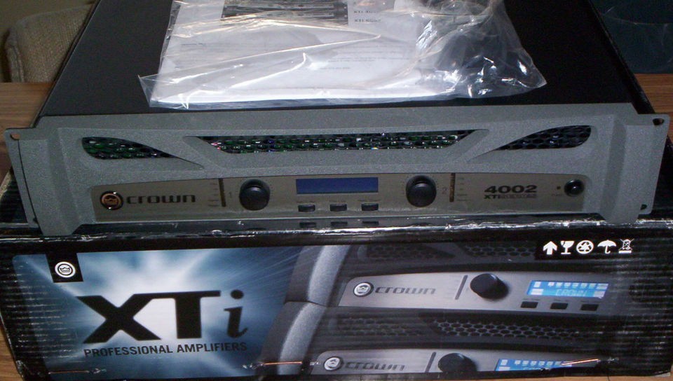 crown xti 4002 in Musical Instruments & Gear