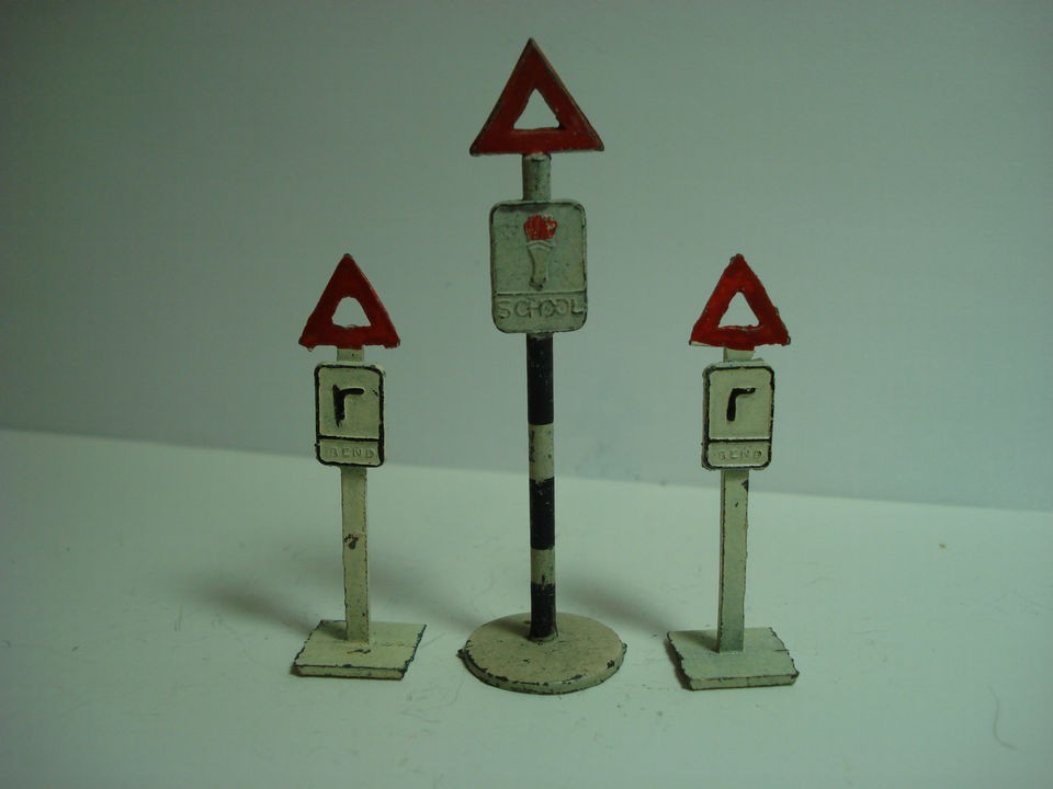 Dinky/Matchbox​/Gilco/Lesney/​Britains Metal or Lead Road Signs