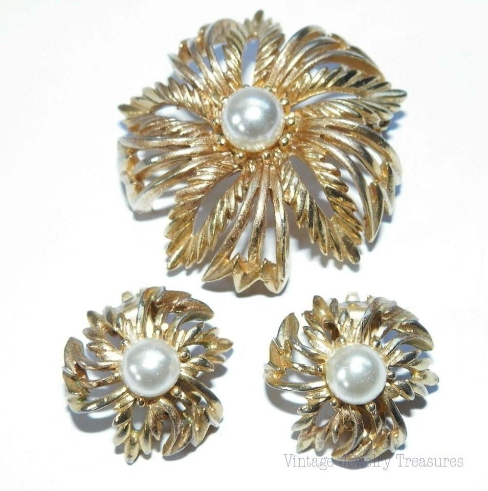 Vintage Lisner Faux Pearl Gold Tone Metal Pin Clip Earrings