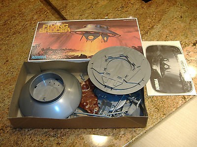 VINTAGE 1975 AURORA FLYING SAUCER OF THE INVADERS MODEL 1/72 SCALE NEW 