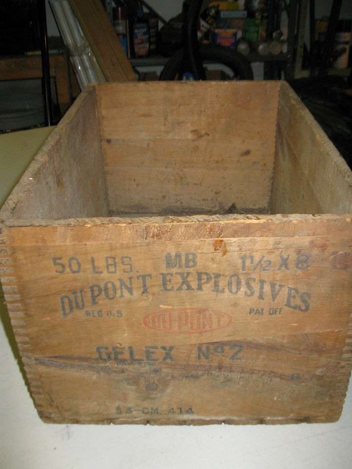 ANTIQUE / VINTAGE DUPONT HIGH EXPLOSIVES DYNAMITE WOOD CRATE