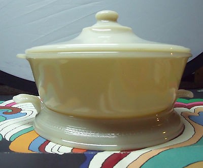   King Philbe Ivory 2 qt Casserole Dish Knob Lid w/ Trivet Hot Plate