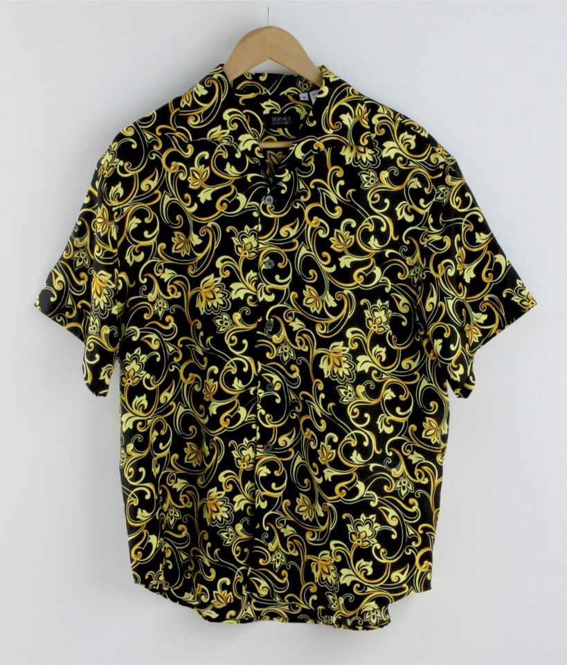 Vintage Versace Classic V2 Short Sleeve Sleeve Shirt Silk Size Small