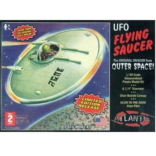   Model Kit   Flying Saucer Glow in the Dark Martian Pilot = AMC1003 NEW