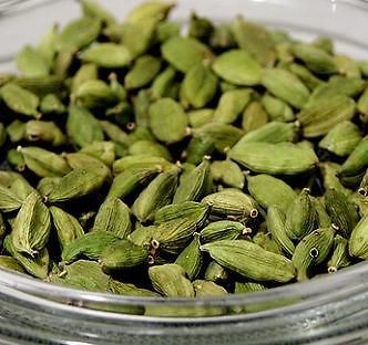 whole green cardamom pods ( Ceylon Cardamom)