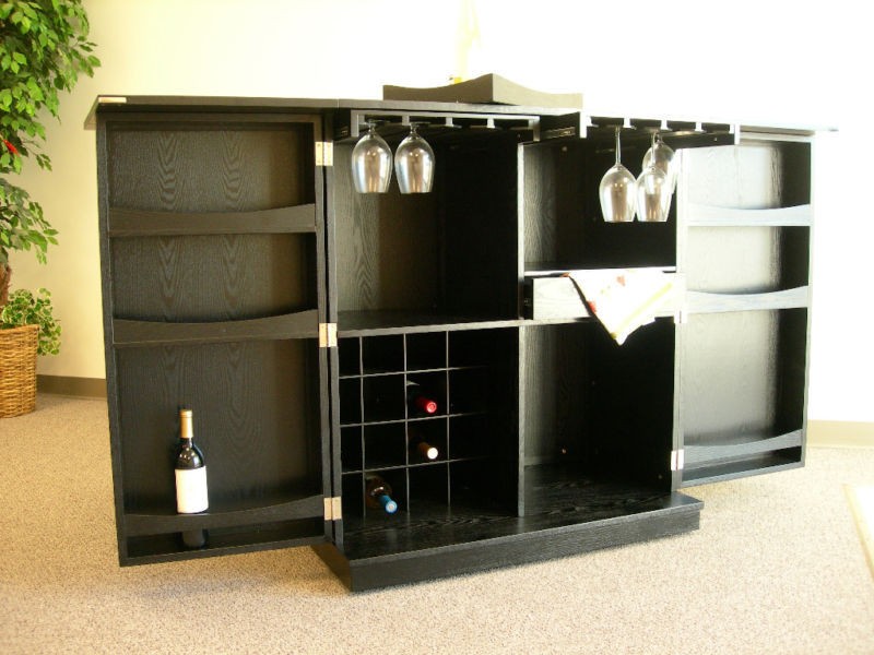 Classic Style Steamer Trunk Bar Cabinet in Ebony