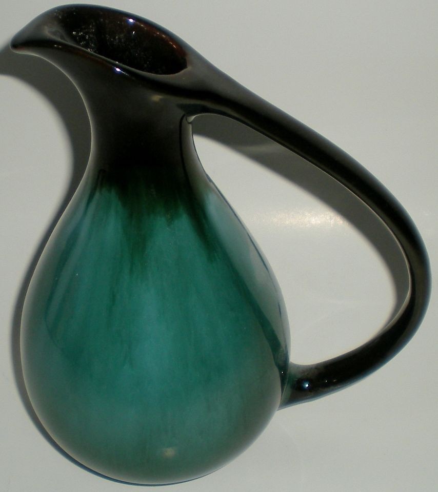 BMP BLUE MOUNTAIN POTTERY CANADA PITCHER EWER SHORTER 7 ROUND 