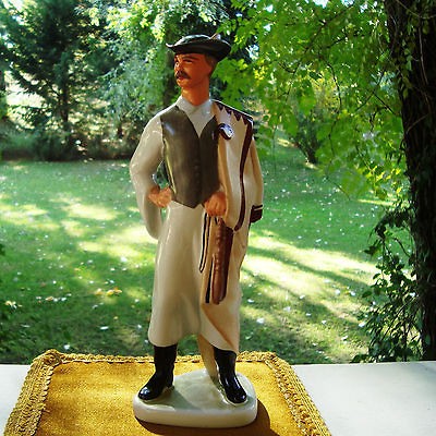 VTG PROUD HORSEMAN, 10.62 HEIGHT PORCELAIN FIGURINE, AQUINCUM 