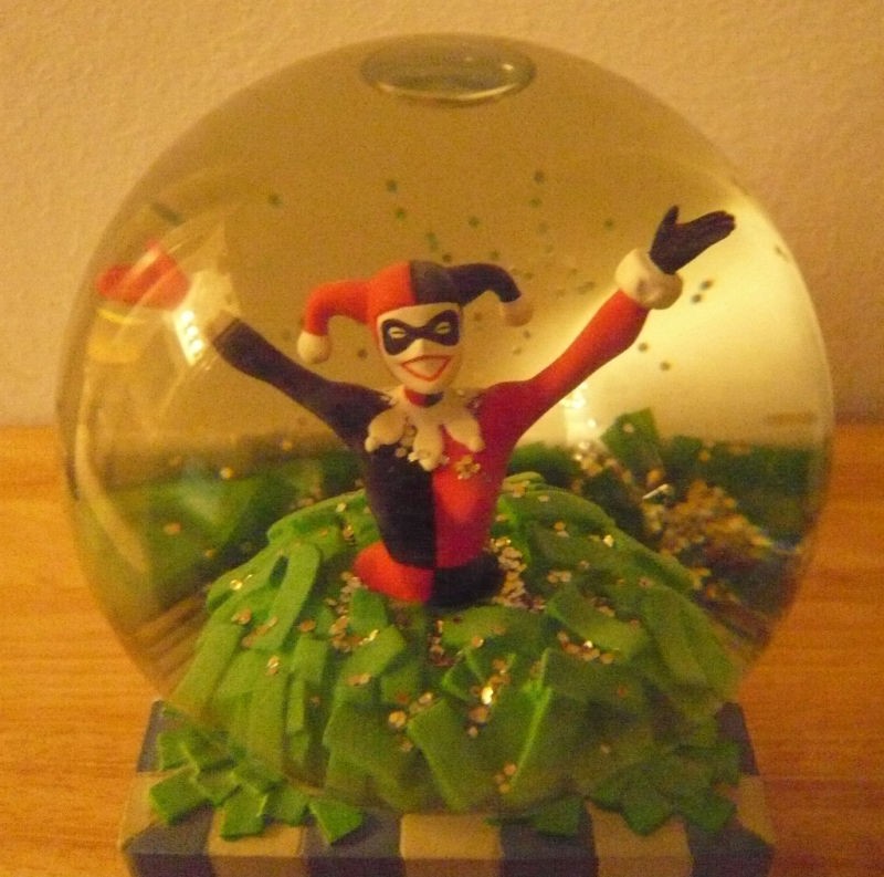 HARLEY QUINN MUSICAL SNOW GLOBE STATUE DC DIRECT JOKER ANIMATED 