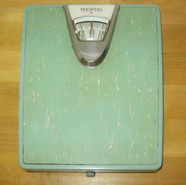 VINTAGE 1950s AQUA METAL BORG BATHROOM SCALE w/AQUA LINOLEUM