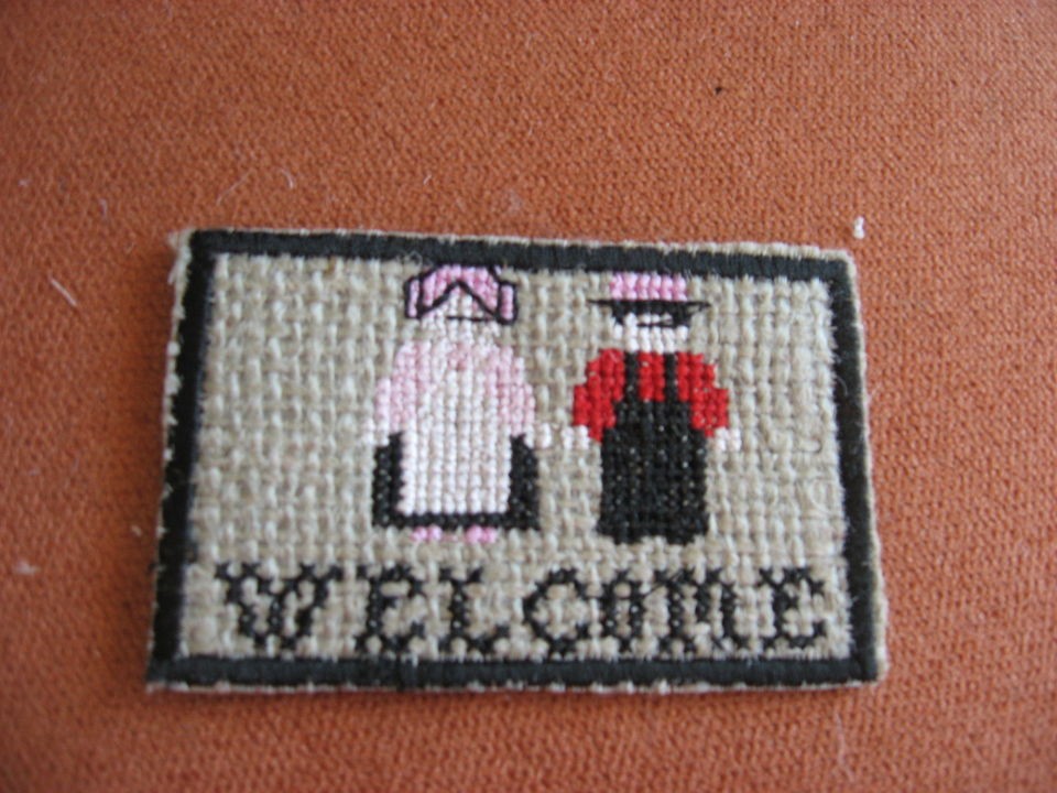 AMISH COUPLE DOOR MAT MINI RUG MINIATURE DOLLHOUSE RUG