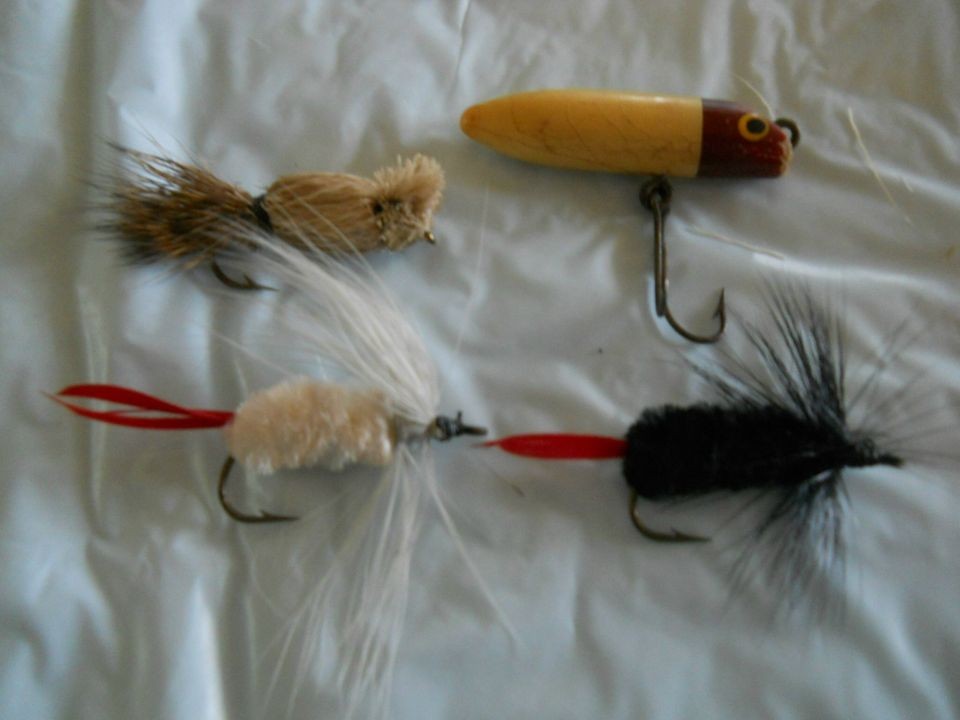   Lures Lot #b with A South Bend Trout Oreno & 3 Other Fly Lures