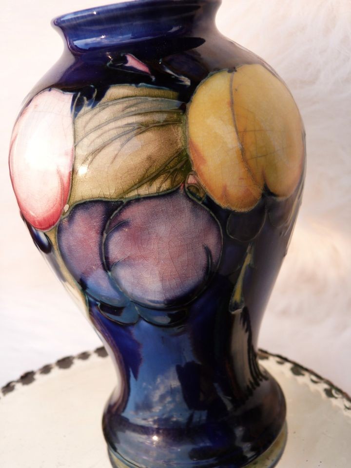 VTG WILLIAM MOORCROFT WISTERIA VASE SIGNED 1928 MOORCROFT FREE 