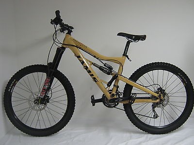 Jamis Dakar XAM   Many extras      Mountain Bike