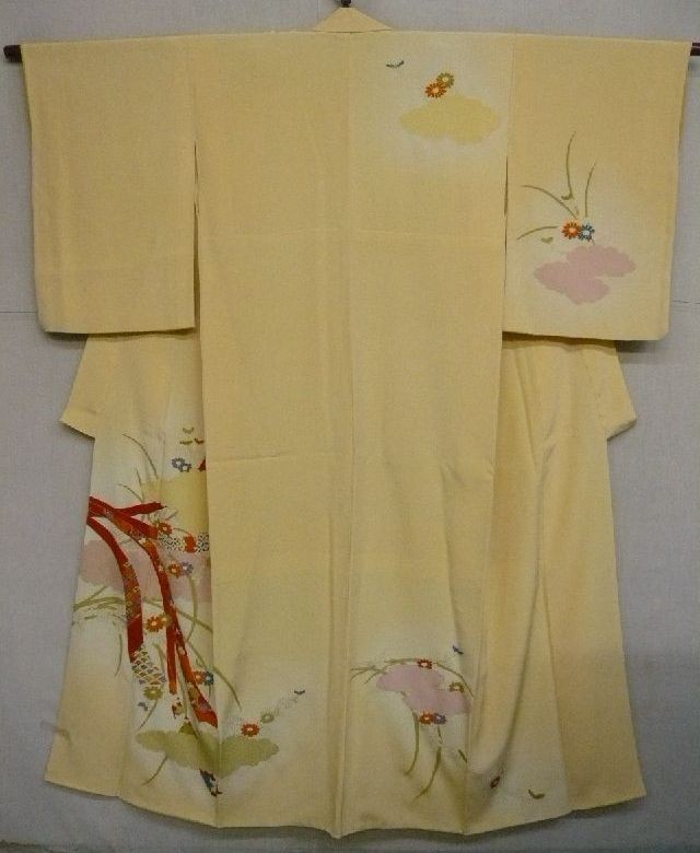   Vintage Ladys Tsukesage Kimono Chrysanthemum and Noshi Pattern