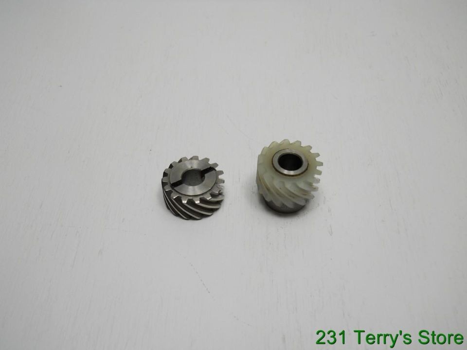 PFAFF SEWING MACHINE MODEL 332 BOBBIN HOOK GEARS