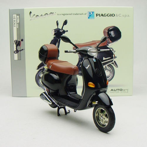 12 Scale AUTOart Italian Piaggio VESPA ET4 150 Motorcycle Black 