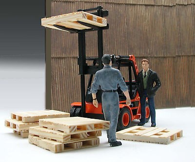 wood pallets in Business & Industrial