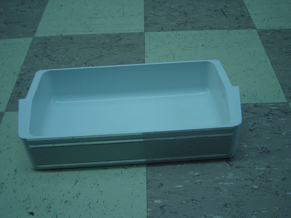 WHIRLPOOL REFRIGERATOR DOOR BIN W/S PART # 2148592