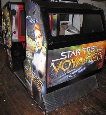 STAR TREK VOYAGER DELUXE ARCADE VIDEO SIT DOWN SHOOTING GUN GAME