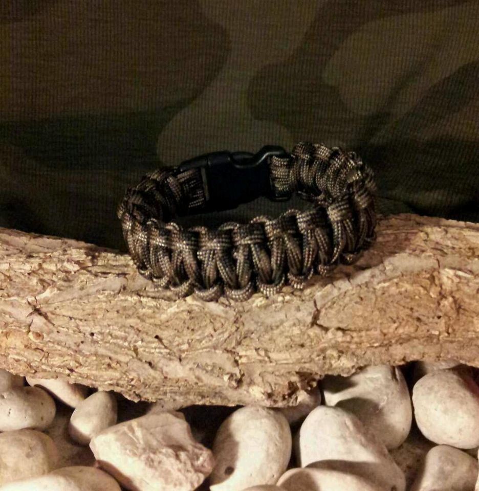 550 Paracord Survival Bracelet Cobra Weave Black/Dayglow