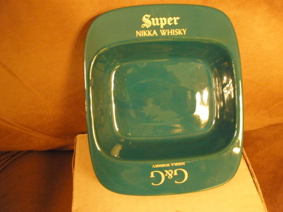 SUPER NIKKA (G & G) WHISKY GREEN W/GOLD LETTERING CERAMIC ASHTRAY