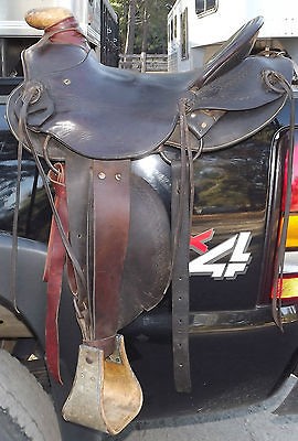 vintage saddle in Equestrian