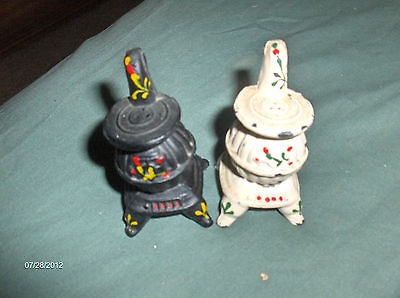 VINTAGE MINIATURE IRON WOOD BURNING STOVES SALT AND PEPPER SHAKERS