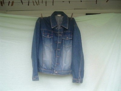 Male International blue jean jacket, sz Large, metal rivot buttons 