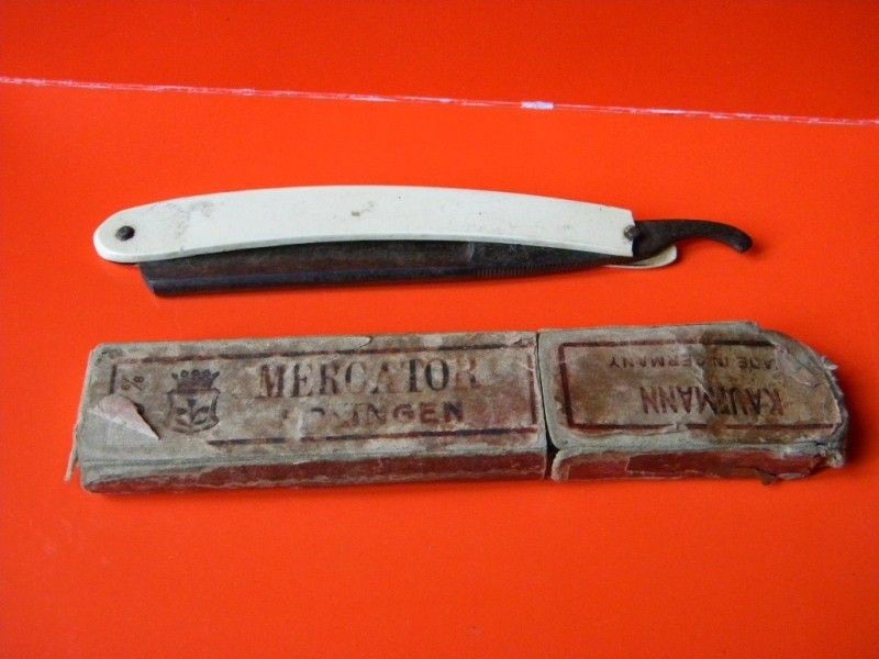 ANTIQUE BEAUTIFUL SILVER STEEL SOLINGEN SIGNED RAZOR w/ ORIGINAL BOX 