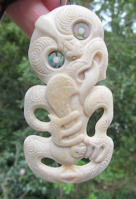   ENGRAVED ONE OF KIND DEER BONE MAORI HEI TIKI BY NORMAN CLARK