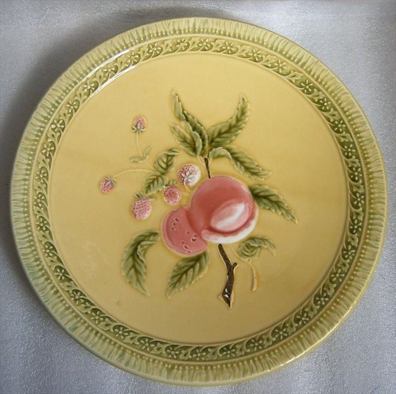 ANTIQUE ZELL GERMAN PLUM & STRAWBERRY MAJOLICA PLATE w TASSLE BORDER 