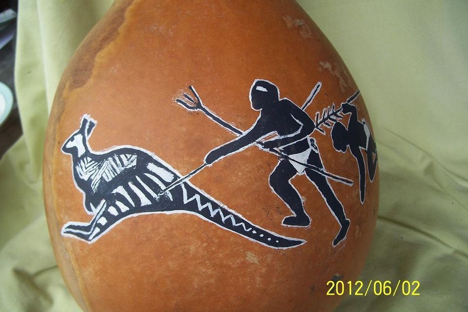 PRIMITIVE NATIVE AUSTRALIAN ART  HUGE TALL GOURD  ABORIGINE MEN 