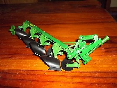 JOHN DEERE 4 BOTTOM PLOWS 3 POINT HITCH 1 /16 SCALE