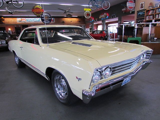   Hardtop 1967 Chevrolet Chevelle 350 4 speed SS Hood Butternut Yellow