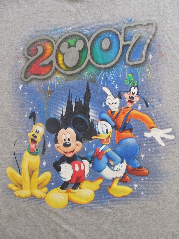 Disney 2007 Mickey Mouse Goofy Donald Duck Pluto Casual Gray T Shirt 